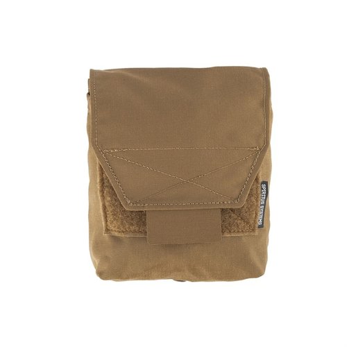 JSTA Pouch er en plassbesparende løsning med to kompakte rom for magasinholdere og GP-pose, perfekt for MOLLE-systemer og belter.