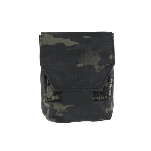 JSTA Pouch er en plassbesparende løsning med to kompakte rom for magasiner og GP-pose, kompatibel med MOLLE og Spiritus Systems insert.