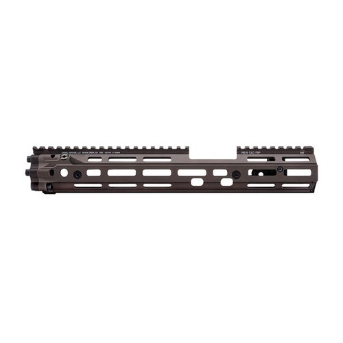 Daniel Defense RIS III Rail gir økt nøyaktighet med en free-floating design, 7 M-LOK festepunkter og robust aluminiumskonstruksjon for pålitelighet.