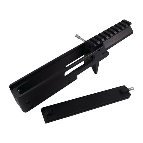 OPENTOP 11/22 STRIPPED RECEIVER er en erstatning for Ruger® 10/22®, laget av CNC-maskinert solid billet aluminium med svart anodisert finish, og muliggjør enkel demontering av bolten.