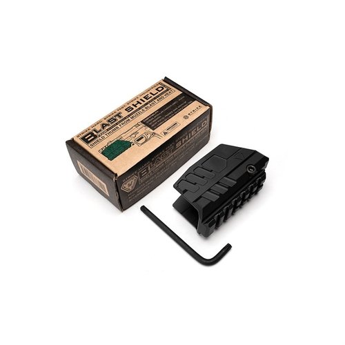 Beskytt tommelen din mot munningsbluss og varme med SMC Blast Shield, som omdirigerer bluss fremover og oppover, samtidig som den gir ekstra Picatinny-skinne.