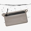 DAKA Waterproof Window Pouch er 100% vanntett med YKK glidelås, slitesterk konstruksjon og gjennomsiktig vindu for enkel innholdssjekk.
