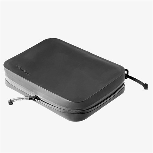 DAKA Utility Organizer er en slitesterk, værbestandig og kompakt oppbevaringsløsning med flere lommer, perfekt for viktig utstyr og tilbehør.