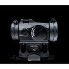 BCM A/T Optic Mount gir overlegen nullretensjon, lavprofil design og dobbelt klamping for stabilitet, perfekt for red dot optikker som Aimpoint T-2.