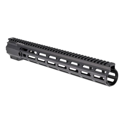 SXT Series M-LOK håndguard er lett å installere, har en elegant design, ambidextrous QD sling punkt og et 7-sidet M-LOK system for maksimal funksjonalitet.
