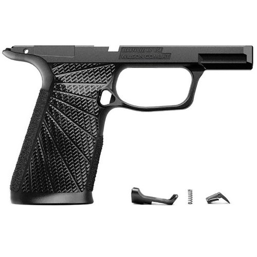 Oppgrader din SIG-SAUER P365 XMacro med Wilson Combat gripmodul for bedre grep, kontrollert rekyl og ergonomisk design, tilgjengelig i flere farger.