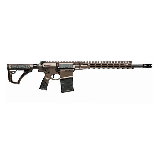 DD5 V4 7.62X51 NATO er en pålitelig semi-automatisk rifle med 18" løp, 20-runders magasin og militær spesifikasjon, perfekt for både jakt og sportsskyting.