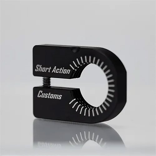 Solo-Loc Ringen gjør oppsett av Forster Co-Ax pressen enklere og mer presist, med justerbare lasergraverte merker og ingen spinning av reloading die.