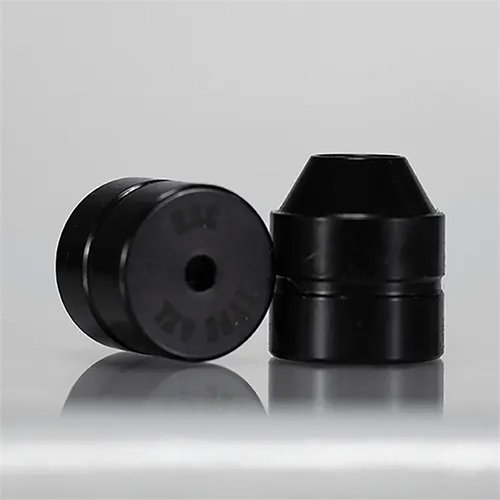 INFINITY APS Die er den ultimate settedie for omlading av patroner fra 223 Remington til 338 Lapua Magnum, komplett med 6 settestammer og 2 sentreringsemballasje.