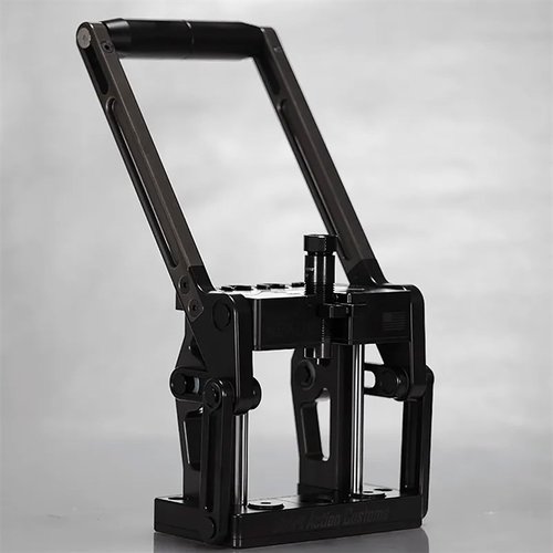 Nexus Press gir en presis og konsistent omlasting med dual floating shell holder, unik die retention, og enkel bruk av 7/8