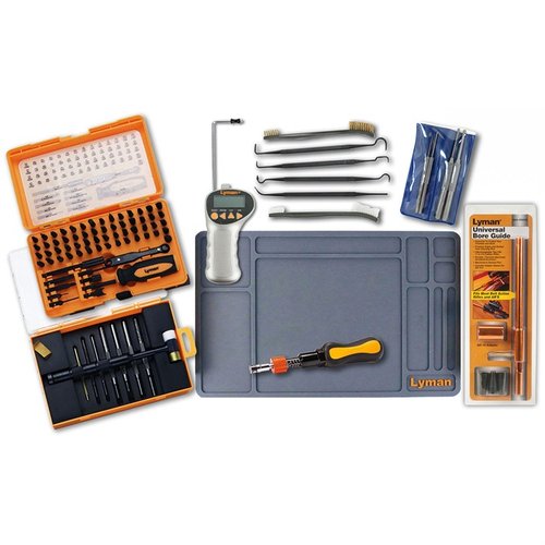 ULTIMATE GUNSMITH KIT fra LYMAN gir deg alle nødvendige verktøy for profesjonell våpenvedlikehold med høy kvalitet, inkludert hammer, skrutrekkersett og mye mer.