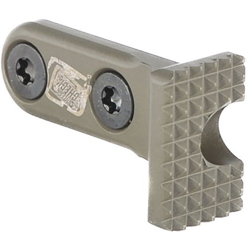 Sons Of Liberty Gunworks Presscheck Barricade Stop er en presisjonslaget MLOK-tilbehør som fungerer som både Barricade Stop og QD Sling Mount, laget av høykvalitets stål.