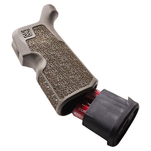 PLUG FOR KUNG FU GRIP gir ekstra lagringsplass for batterier og verktøy, forbedrer grepet og er laget av slitesterk gummi. Passer perfekt for robuste hender.