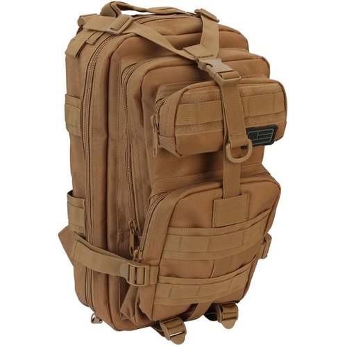 Tactical Assault Pack er laget av slitesterk polyester, har polstrede skulderstropper, MOLLE-webbing og flere lommer for enkel organisering av utstyr.