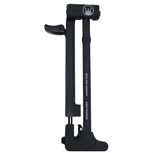 HARD CHARGER Side Charging Handle gir enkel montering på AR-15, ergonomisk design, multiple charging metoder og plass til sikter. Laget av 7075 Aluminium.