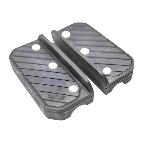 Otis AK Soft Jaws beskytter din AK i en vise, er laget av non-slip gummi, og passer til vises fra lette til tunge, uten å ripe opp våpenmetall.