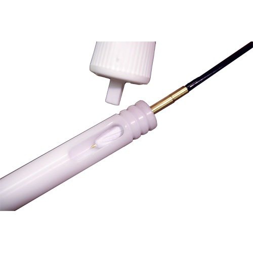 Spesialiserte rengjøringsstangguider for AR-familien (AR-15, AR-10/SR25, HK-91) og Ruger 77/22 Hornet, med integrert løsemiddelport.