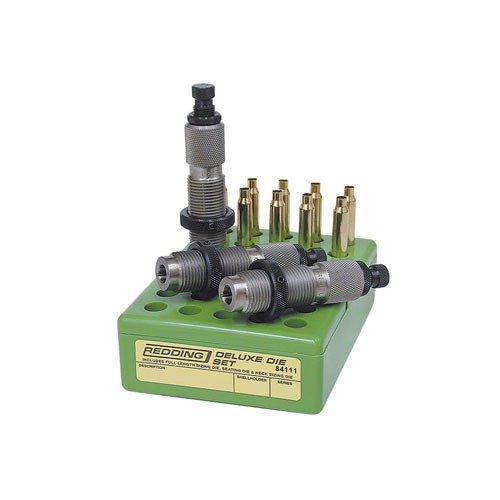 Redding Deluxe 3-die sett for 300 Winchester Magnum inkluderer full lengde sizing die, seating die og neck sizing die, laget av førsteklasses legeringsstål for langvarig presisjon.