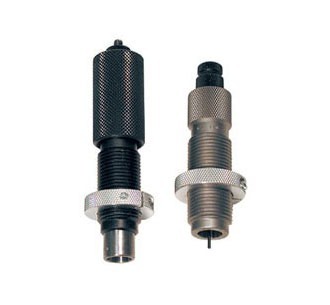 Forster full length die set gir høy kvalitet og presisjon for reloading, med håndpolering, E-Z case neck expander og Cross Bolt Die Locking Ring for optimal ytelse.