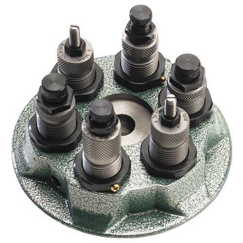 RCBS Turret Press gir deg muligheten til å reload i både enkelt- og progressiv modus, med robust kvalitet og rask bytte av kaliber for effektiv produksjon.