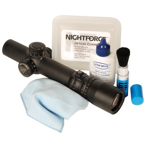 Nightforce Optical Cleaning Kit er den perfekte følgesvenn for din riflescope, med en myk børste, spesiallaget rengjøringsvæske og gjenbrukbart mikrofiberklut.