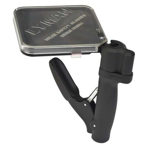 Lyman E-ZEE Prime Hand Priming Tool gjør det enkelt å sette primers for hånd, med ergonomisk håndtak, to brett for store og små primers, og ingen søl.