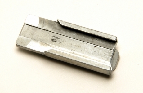 Dillon XL650 Station One locator #B gir presis plassering for optimal lading, noe som forbedrer effektiviteten og nøyaktigheten i skyting.