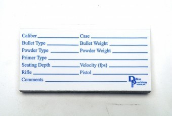 Dillon Loading Data Labels for Ammo boxes gir enkel merking av ammunisjon, med 100 etiketter for presis informasjon om ladninger og kaliber.
