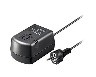 GOOBAY Transformator 240V AC EU til 110V AC US, perfekt for å bruke utstyr fra USA i Europa. Kompakt design, 100W kapasitet, ideell for skyteutstyr.